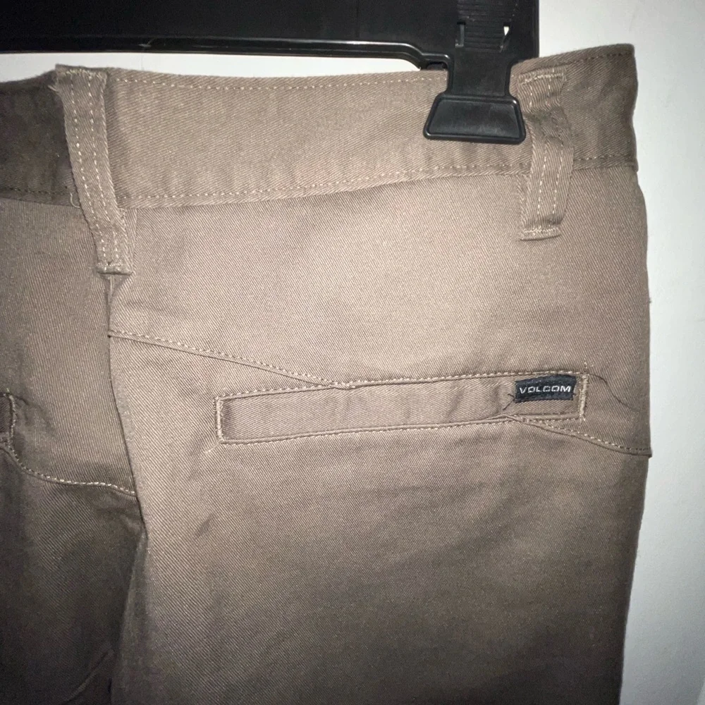 Volcom shorts - Picture 6 of 9